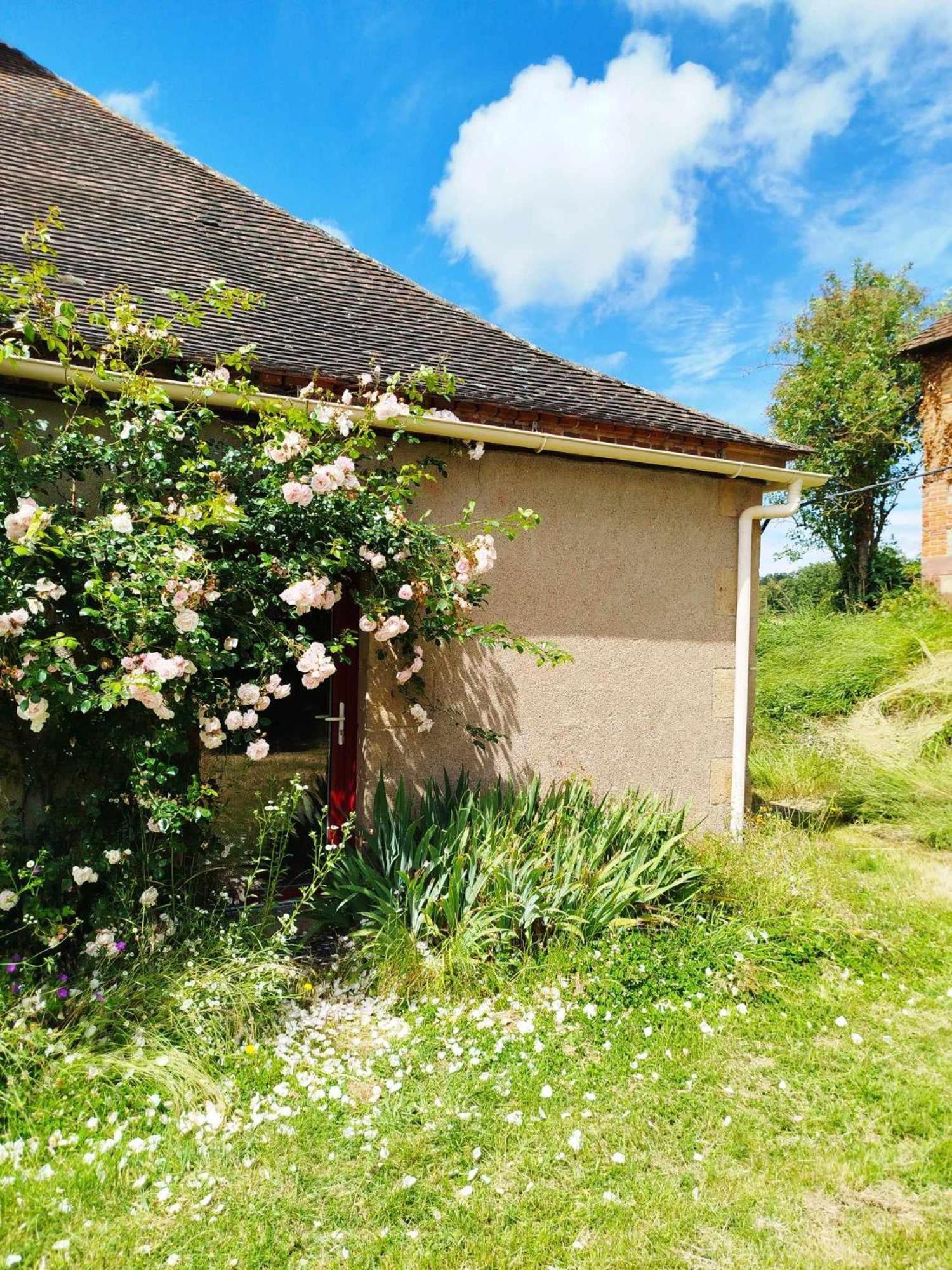 Gite Des Fours Hotel Agonges Exterior photo